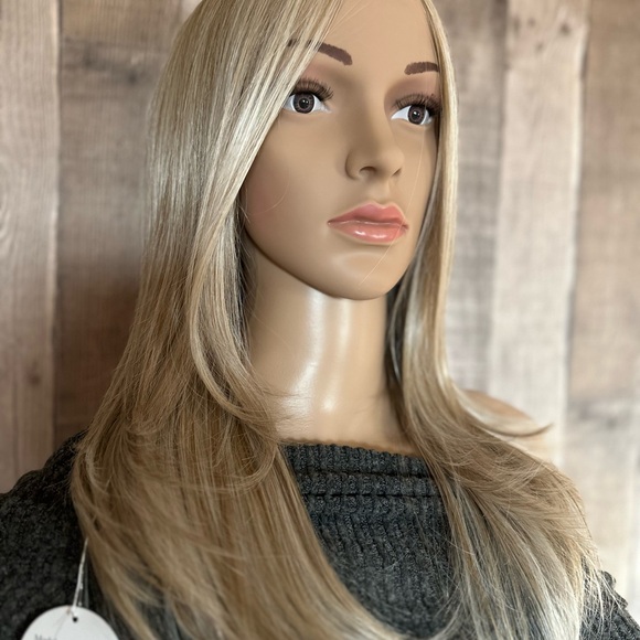 HairCube Classic Mixed Blonde 13x6 Free Parting Synthetic Wig - Timeless Beauty - Picture 4 of 13